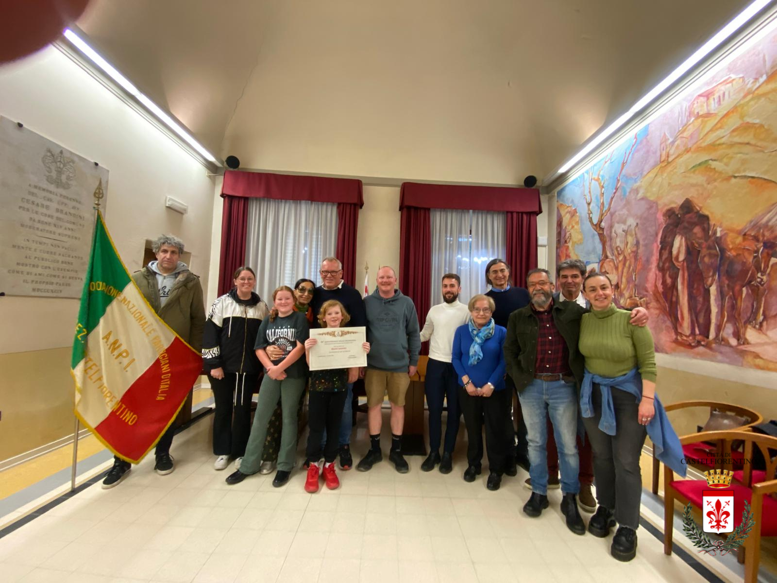 Foto di gruppo: la famiglia Leoncini ricevuta a Palazzo Comunale