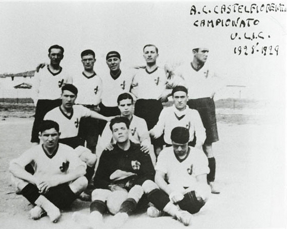 Un'immagine della squadra nel campionato 1928/29