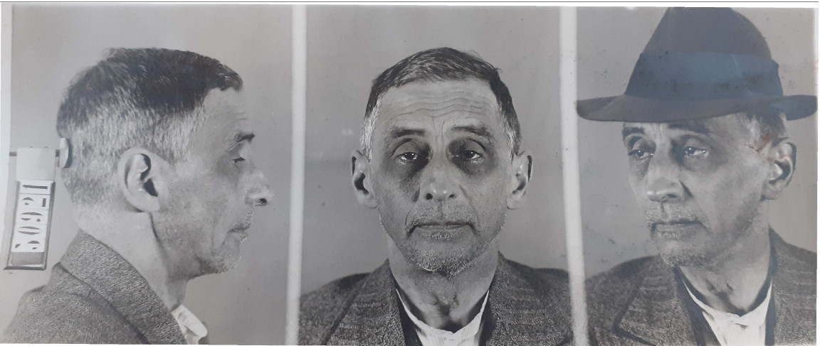 Cesare Manetti in una foto che compare sulla sua scheda biografica, che risale al 1937. Si nota l’evidente decadenza fisica, dovuta alla malattia