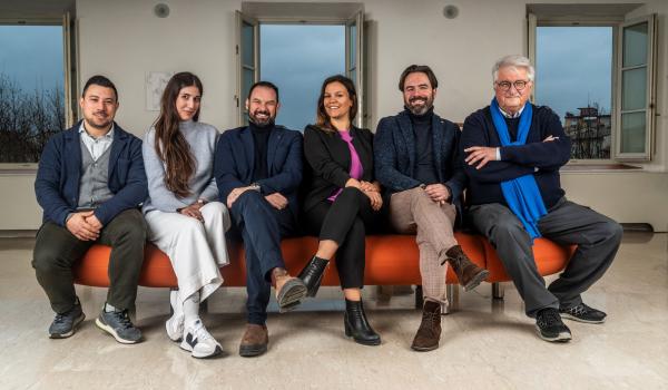 La Giunta Falorni: nella foto, da sinistra: Alessio Onnis, Francesca Giannì, Alessio Falorni, Claudia Centi, Simone Bruchi, Alessandro Tafi