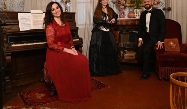 da sinistra: Nicoletta Cantini, Martina Barreca, Francesco Marchetti (Associazione Amici della Lirica Umberto Borsò) da sinistra: Nicoletta Cantini, Martina Barreca, Francesco Marchetti (Associazione Amici della Lirica Umberto Borsò)