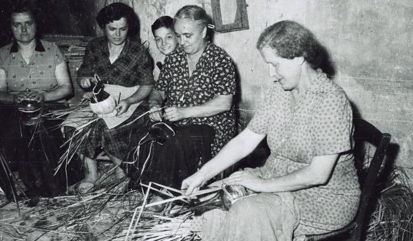 Immagine d'epoca delle fiascaie a lavoro Immagine d'epoca delle fiascaie a lavoro