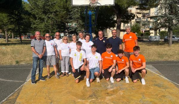 I rappresentanti delle associazioni insieme al Vicesindaco D'Alessio e ai giovani che si sono impegnati nel progetto